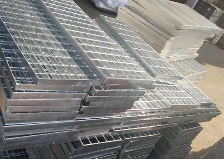 鋼格柵表面出現沉淀、裂紋是什么原因?